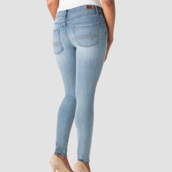 DENIZEN from Levi's Women's Modern Skinny Jeans - Picture 2 of 16